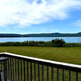 Seascape Coastal Retreat - 2 ADULTS ONLY - HOT TUB AND WITHOUT HOT TUB OCEANFRONT PROPERTY, hotel din Ingonish