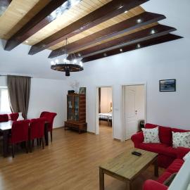 Buzau में, होटल Apartament si camere de inchiriat"CASA DIVERTIS"