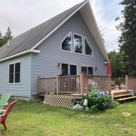 Oceanfront Hancock Cottage، فندق في South Hancock