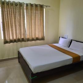 Royal Suvarna Comforts, hotell i Mysore