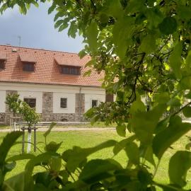Korn-Hof, hotel in Kornatice