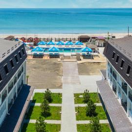 Santorini Beach Hotel Koblevo، فندق في كوبليفو