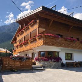 Pension Aschlandhof – hotel w mieście Obsteig