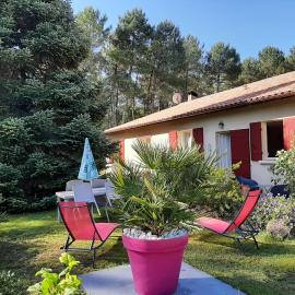 Gite climatisé L'Orée des Landes Proche Center Parcs, hotel v destinácii Pindères