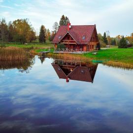 Jaun-Ieviņas, hotel u gradu Rauna