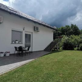 New apartment near Plitvice lakes, Hotel in Smoljanac