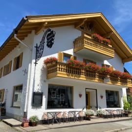 Gästehaus u Ferienwohnungen Veronika incl KönigsCard mit 200 kostenlosen Attraktionen, Hotel in Unterammergau