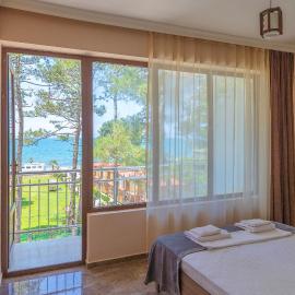 Samni Hotel, hotel in Ureki