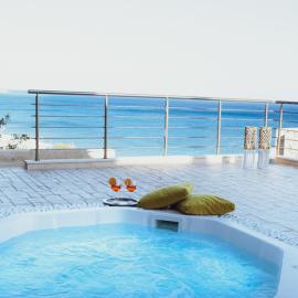 Private Luxury Villa with Whirlpool - Walk to Beach
