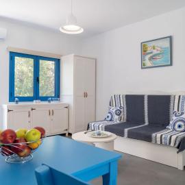 Blue Moon Apartments, hotel in Makry Gialos