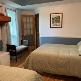 auberge les deux tours, khách sạn ở Jonquiere
