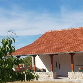 Apartmani Dejan, hotel u gradu Skradin