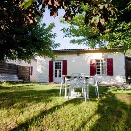 Viesnīca Gîte Aux Tuileries pilsētā Noaillan