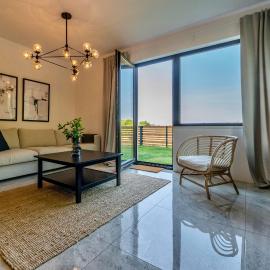 Apartament nadmorski z ogródkiem