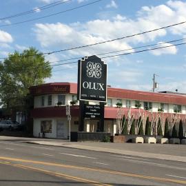 Olux Hotel-Motel-Suites, khách sạn ở Laval