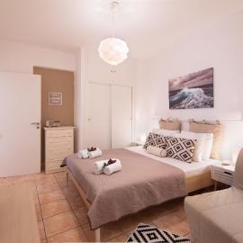 Jo's Guesthouse, Benitses, hotel v mestu Benitses