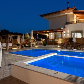 Panthea Luxury Villa, hotel in Trianta