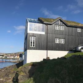 Tórhús, hotel di Miðvágur