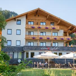 SCHÖNIS-Landhotel、バート・ミッテルンドルフのホテル