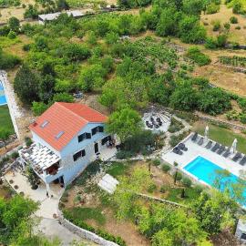 LUXURY VILLA HEAVEN nr. 2, hotell i Donji Muć