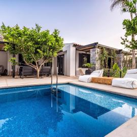 HALO Ligaria Suite 100m next to the beach with private pool