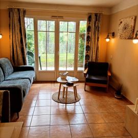 Maisonnette cosy avec Piscine golf et océan à vélo, Hotel in Lacanau Océan