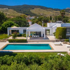 Villa Syndriani - 5 Bedroom Villa