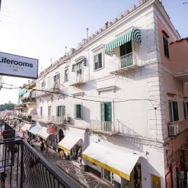 Liferooms, hotelli kohteessa Ischia Town