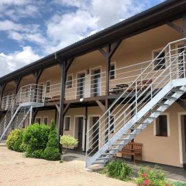 Motel R10, מלון במלאדה בולסלאב