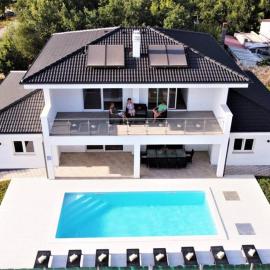 New Villa with Pool, hotel v destinácii Barbariga