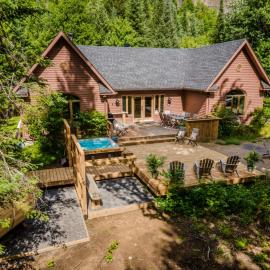 Chalet Chevreuil Zen, hotel in Lac-Superieur