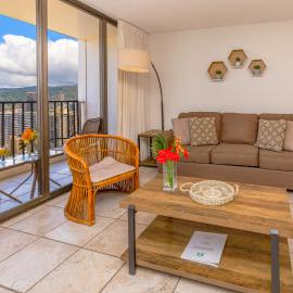 Honolulu में, होटल High-floor stylish ocean view condo with parking