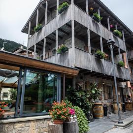 Marangon Suites, hotel din Sùtrio