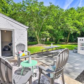 Charming Hampton Home w/ Yard: 2 Mi to Beach!, hotel en Hampton