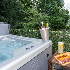 Kernersville Studio Suite Community Pool Firepit Kitchen, hotel in Kernersville