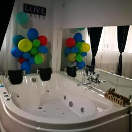 Iași Jacuzzi Apartment F, hotel a Iaşi