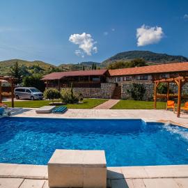 Vila Izvoarele, hotell i Izvoarele