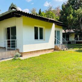 Viesnīca Fuk-tak's bungalow pilsētā Stardojrana