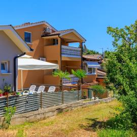Apartments Vanessa with Shared Pool, hotel in Nova Vas