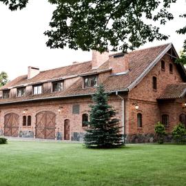 Powozownia Ciekocinko, hotel in Ciekocinko