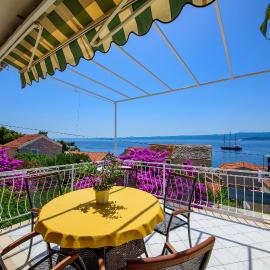 Award winning Garden Apartment with large Terrace and amazing Seaview