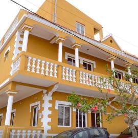 Residensia Ka Denxu, hotel a Vila Nova Sintra