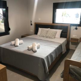 Aurora Apartments, hotel in Nea Vrasna