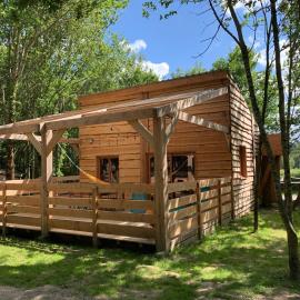 Les Cabanes de Lou-loup écologiques et autonomes, hotel in Anzème
