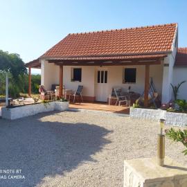 Zastražišće에 위치한 호텔 Traditional town house