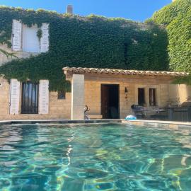 Les Olivades, Hotel in Vauvert