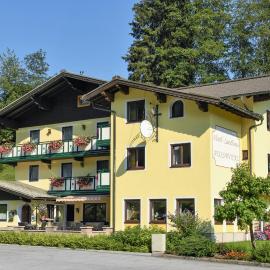 Hotel Landhaus Ausswinkl, hotel di Russbach am Pass Gschütt