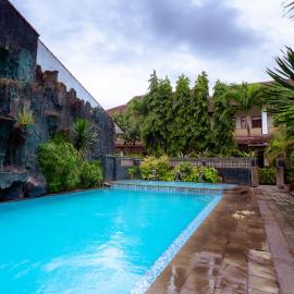 Hotel Mahkota Plengkung by ecommerceloka, hotel u gradu 'Banyuwangi'