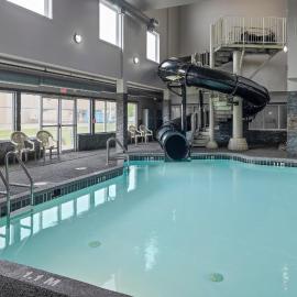 Home Inn & Suites Regina Airport，里賈納的飯店
