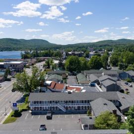Adirondack Retreat Inn & Suites, hotelli kohteessa Lake George